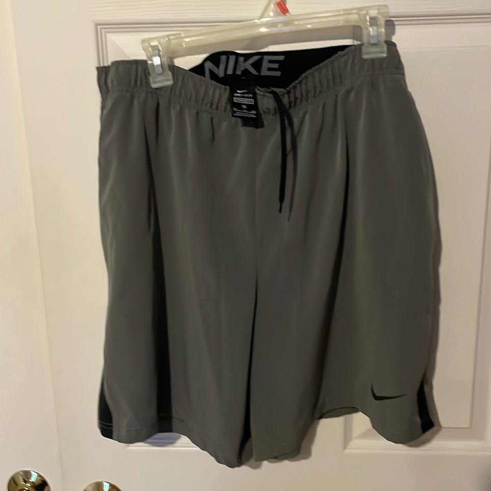 Great pair of men’s Nike dry fit shorts XXL